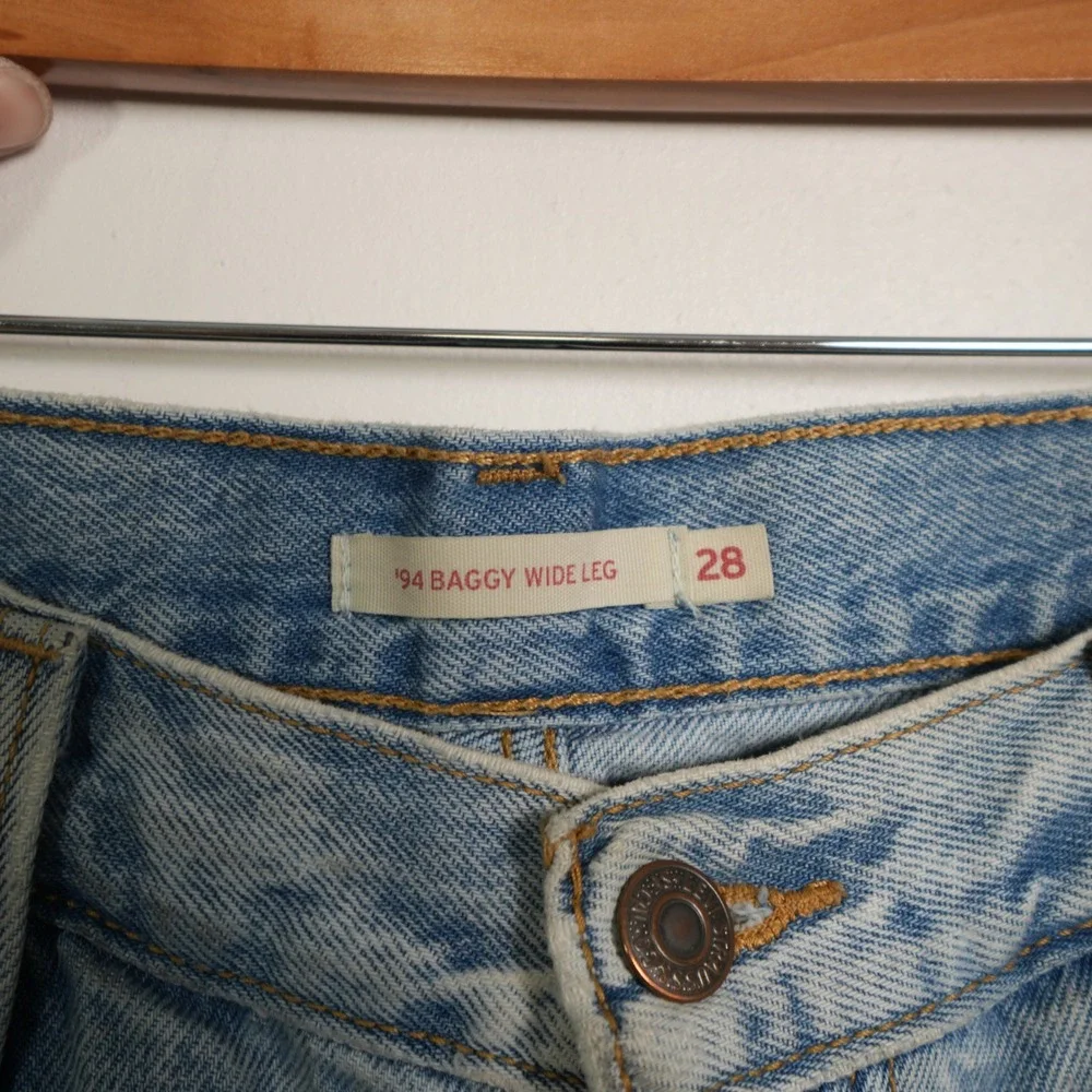 Levi's '94 Baggy Wide Leg Jeans Women 28 Light Wash Blue Denim Mid Rise Retro - Picture 4 of 10